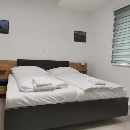 Ais Center Отель 2*