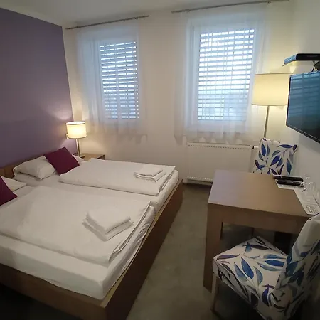 Ais Center Hotell