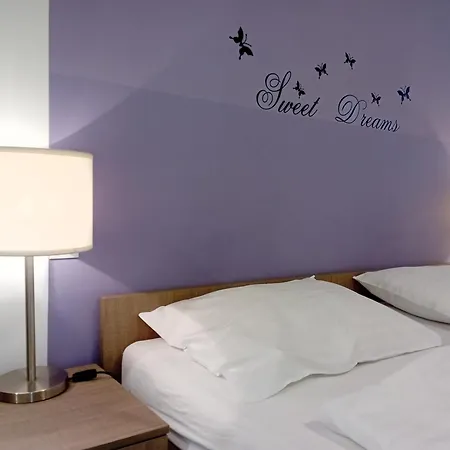 Hotell Ais Center 2*