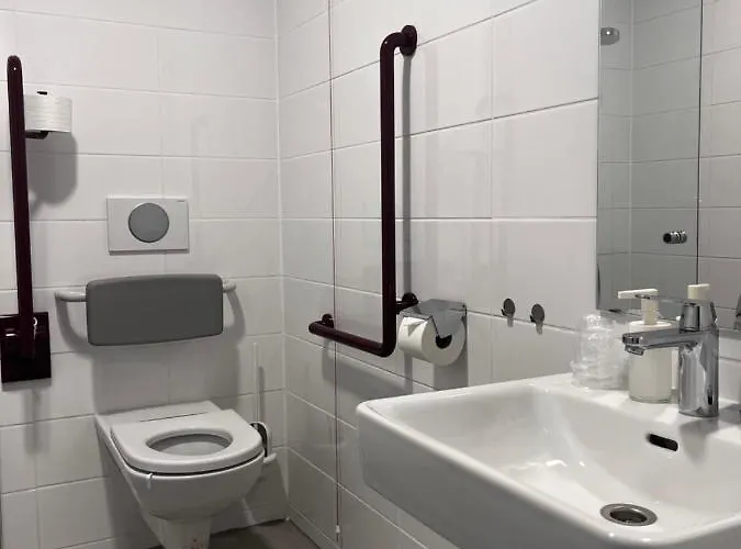 Ais Center Отель 2*